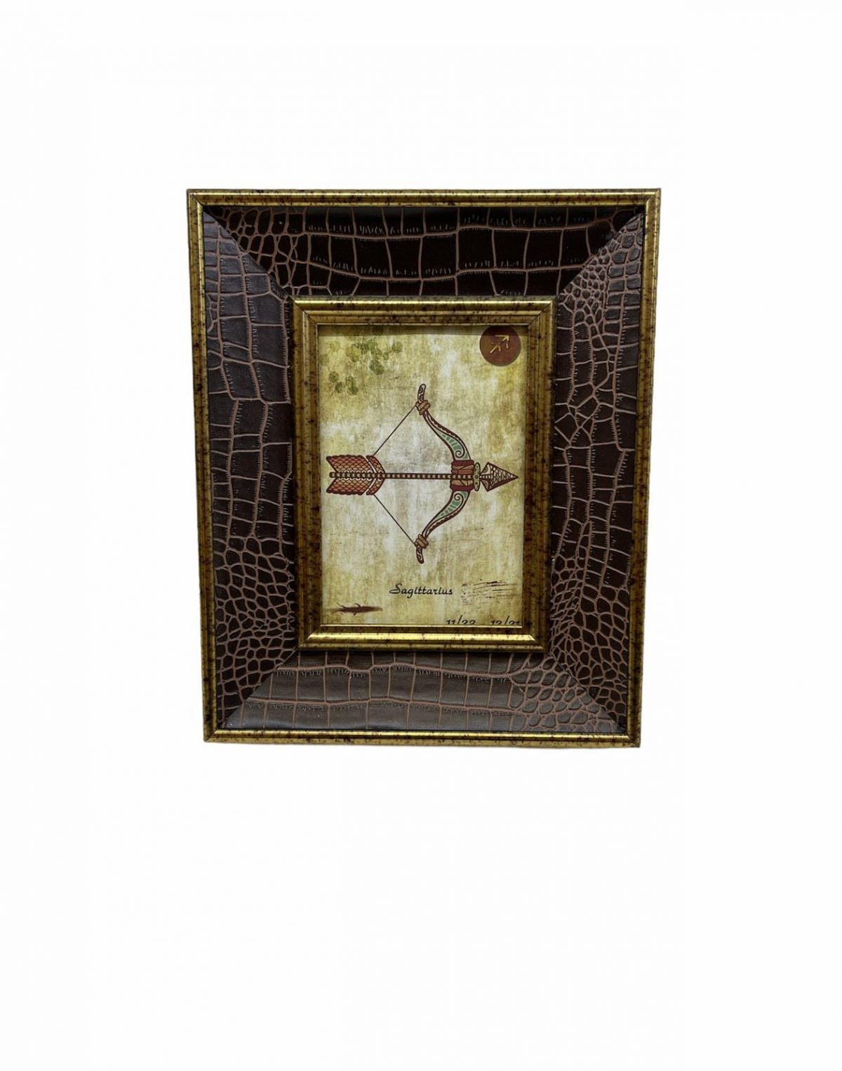 μεταλλικη επιτοιχια και επιτραπεζια κορνιζα με δερμα χρωμα καφε 29x24 cm τιμη 30E.